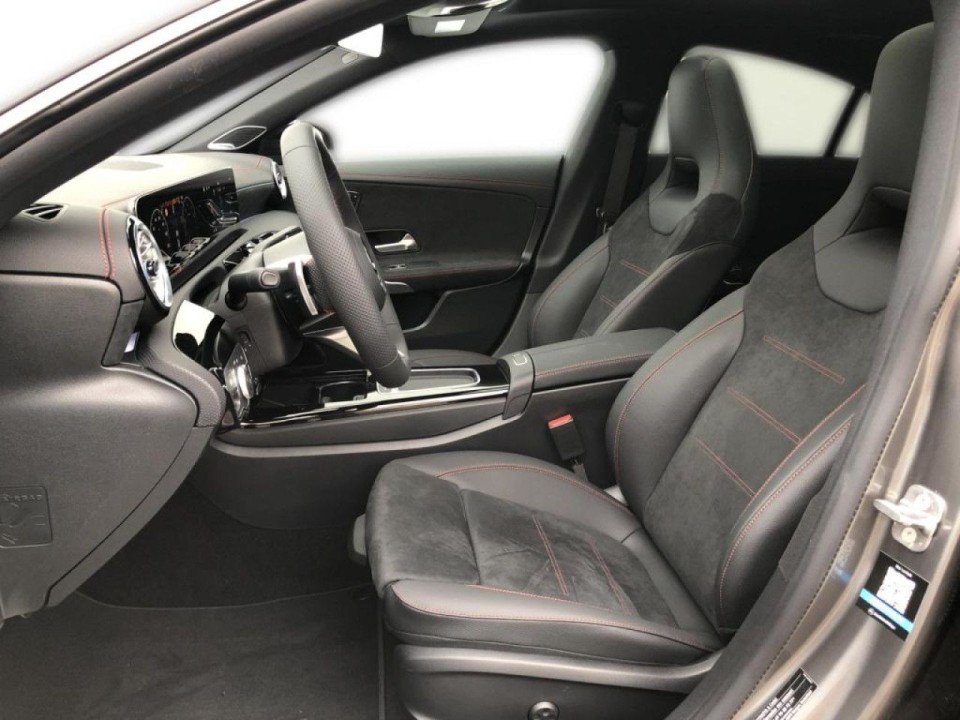 Mercedes-Benz CLA 220 4MATIC AMG Line (3)