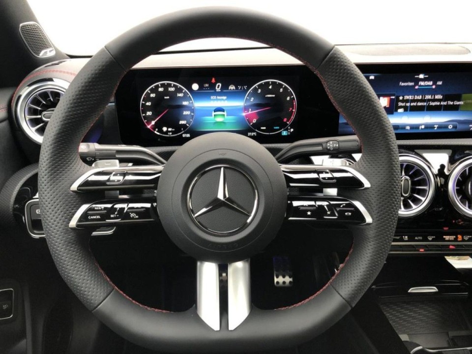 Mercedes-Benz CLA 220 4MATIC AMG Line - foto 7