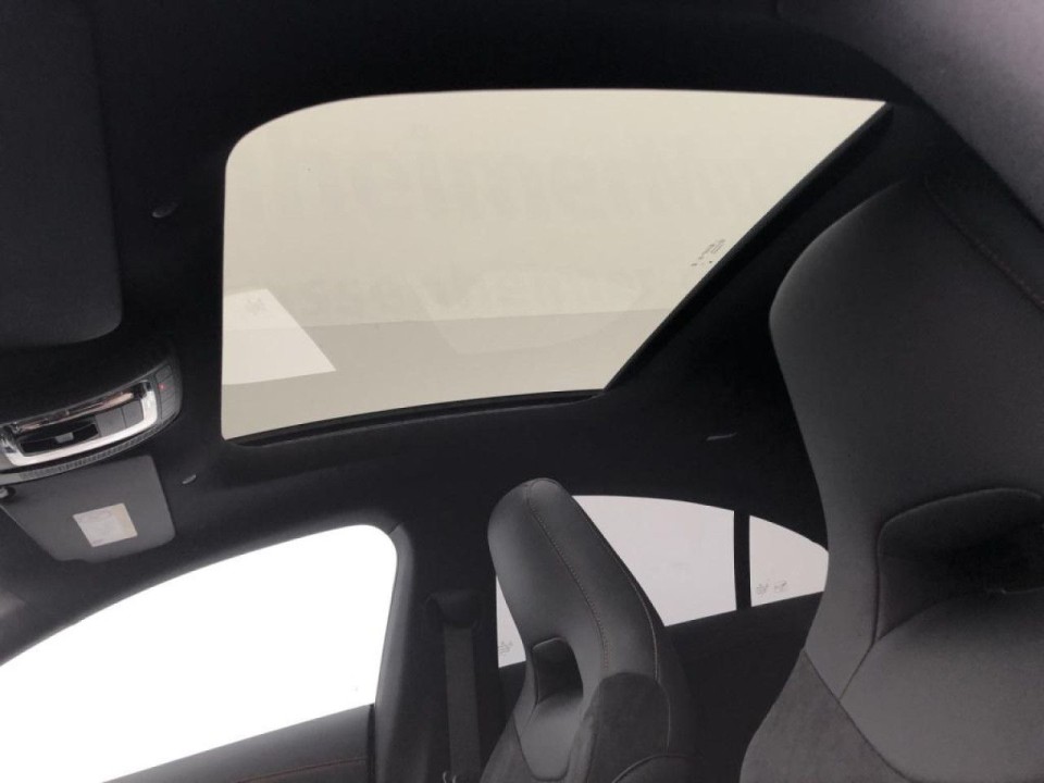 Mercedes-Benz CLA 220 4MATIC AMG Line - foto 11