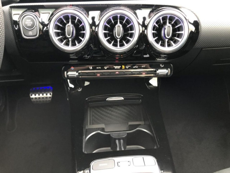 Mercedes-Benz CLA 220 4MATIC AMG Line - foto 9