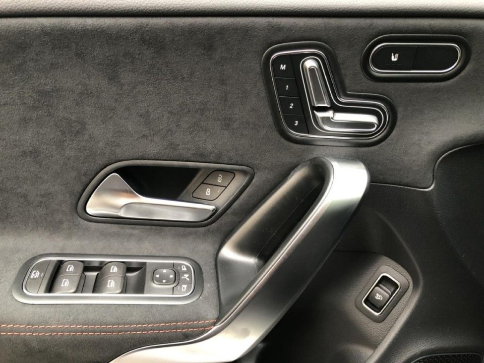 Mercedes-Benz CLA 220 4MATIC AMG Line - foto 10