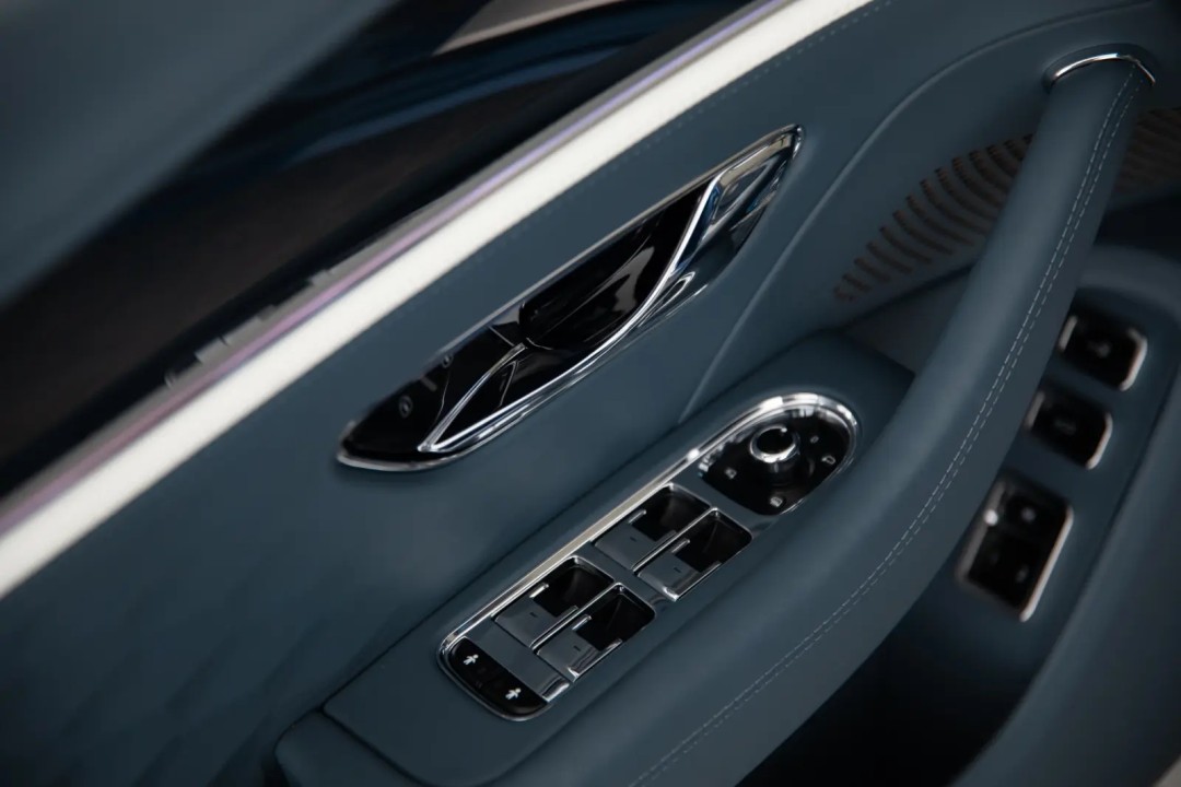 Bentley Flying Spur Mulliner - foto 21