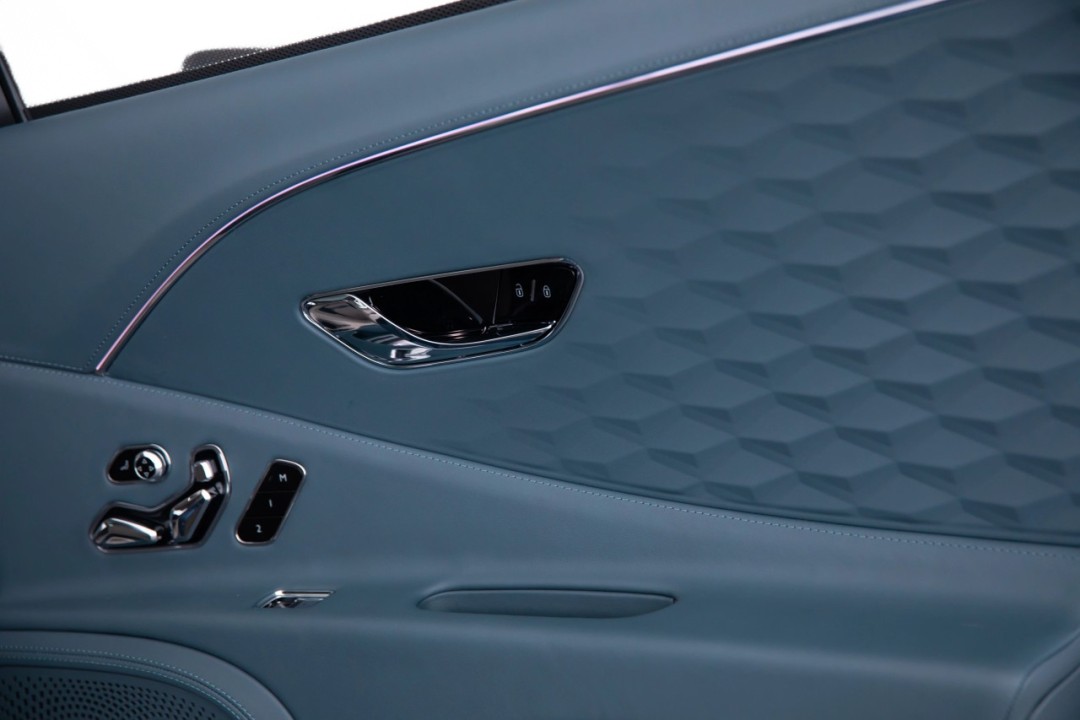 Bentley Flying Spur Mulliner - foto 46