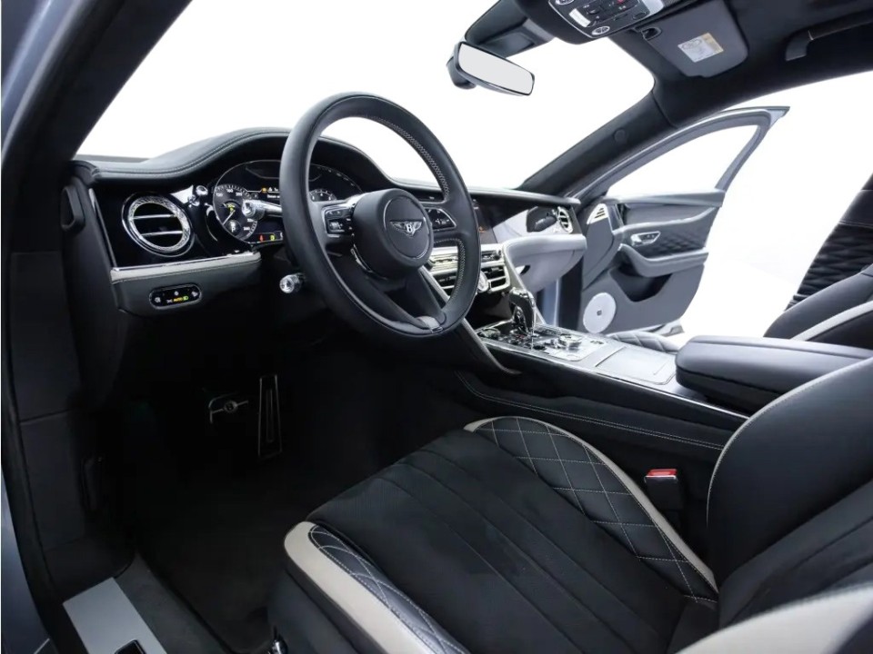 Bentley Flying Spur Speed W12 - foto 11