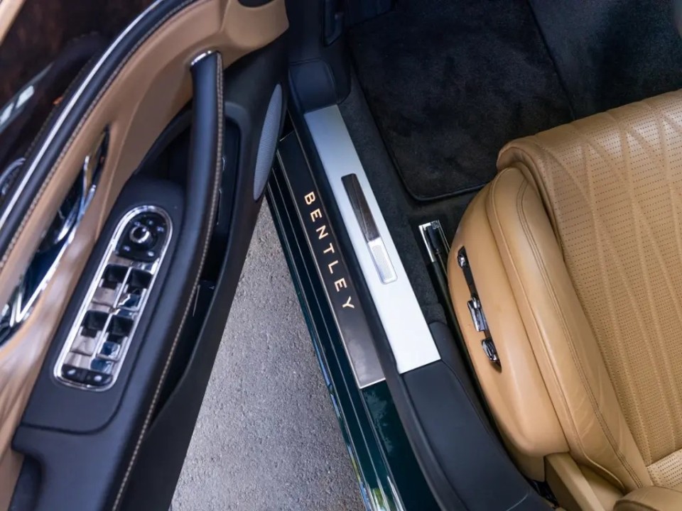 Bentley Flying Spur - foto 16