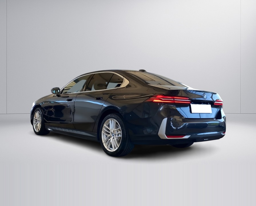 BMW Seria 5 530e (3)