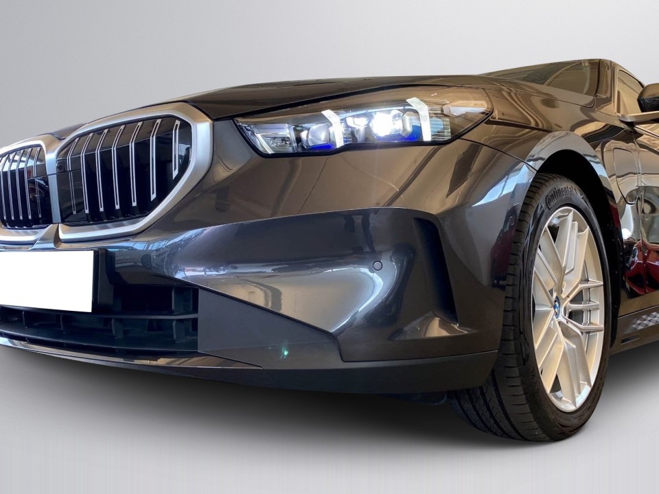 BMW Seria 5 530e - foto 19