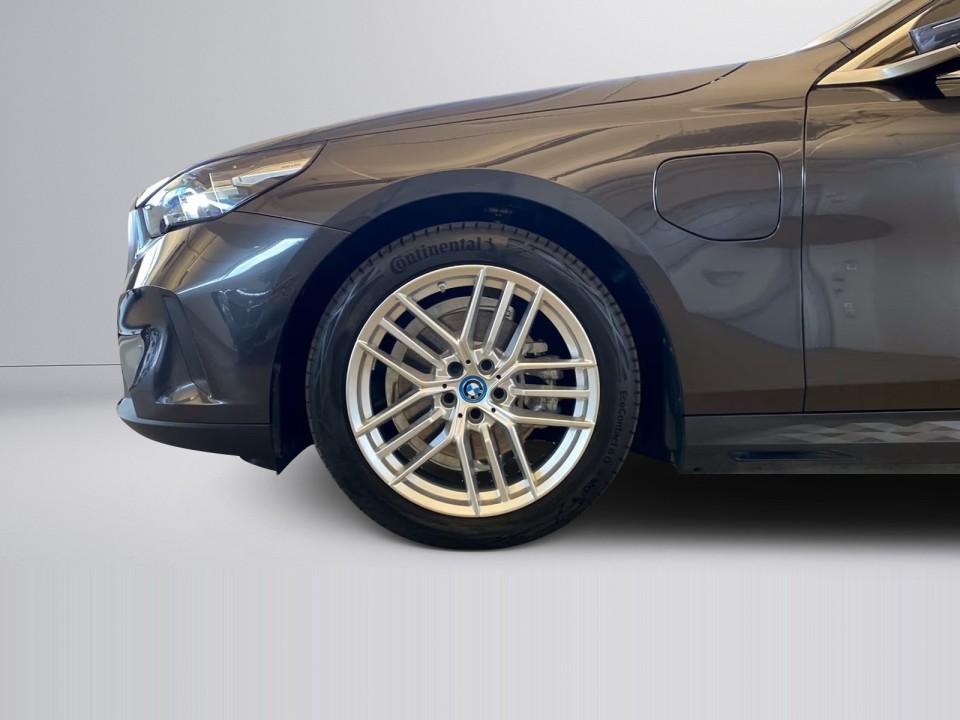 BMW Seria 5 530e - foto 20