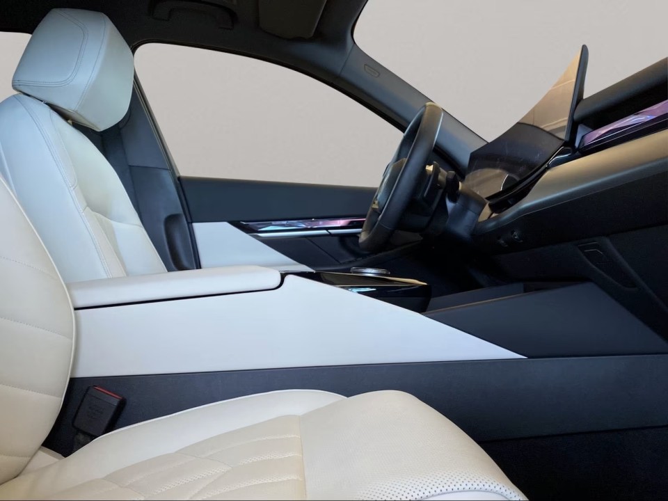 BMW Seria 5 530e - foto 8