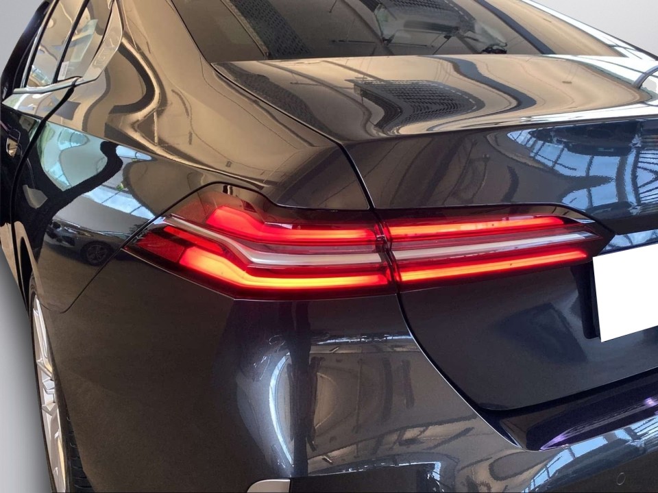 BMW Seria 5 530e - foto 18