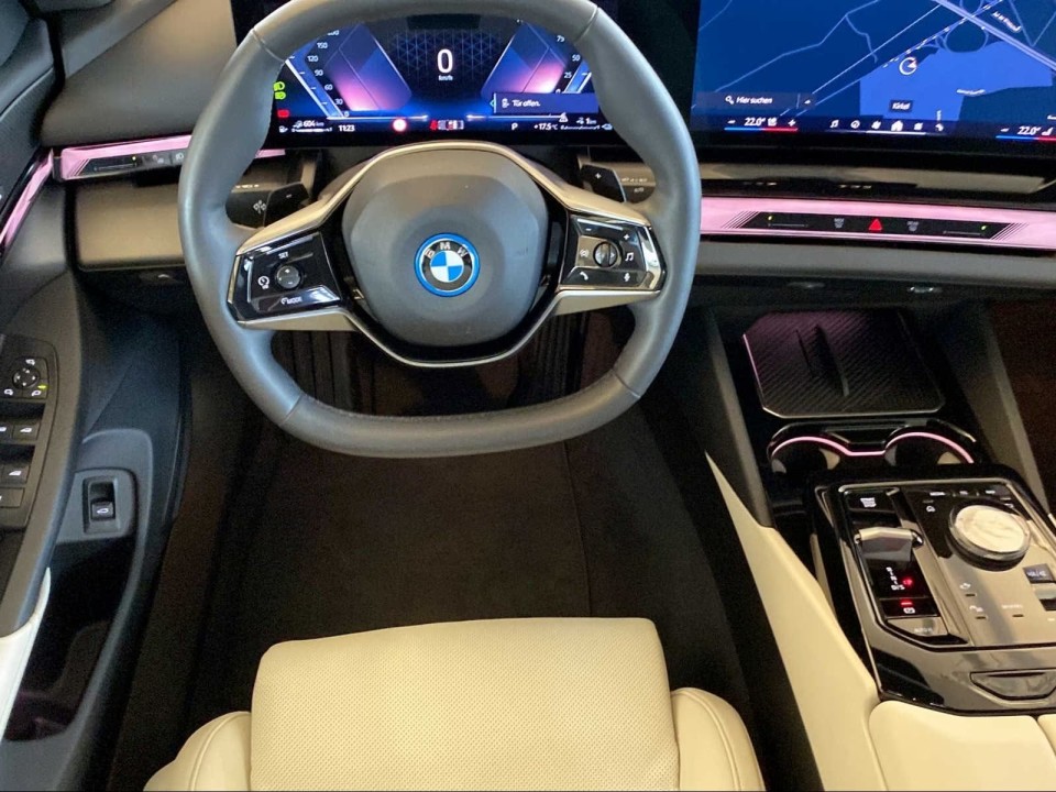 BMW Seria 5 530e (4)