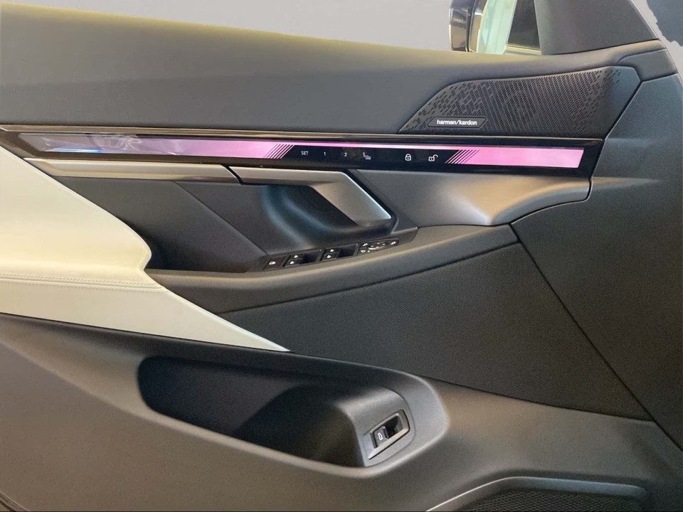 BMW Seria 5 530e - foto 15