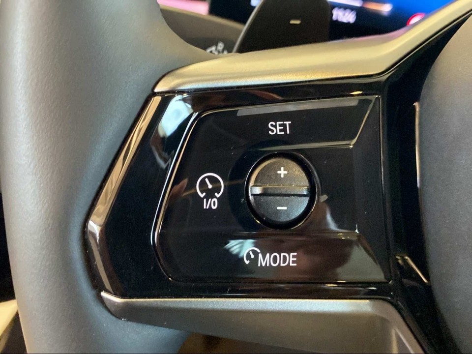 BMW Seria 5 530e - foto 9