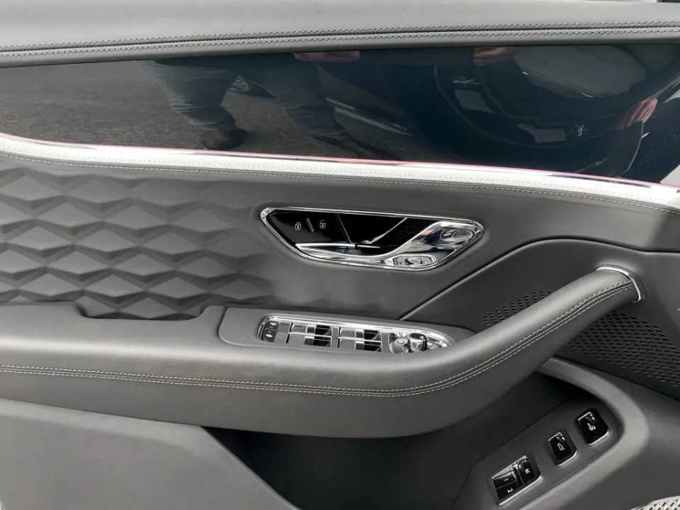 Bentley Flying Spur Mulliner V8 Hybrid - foto 25