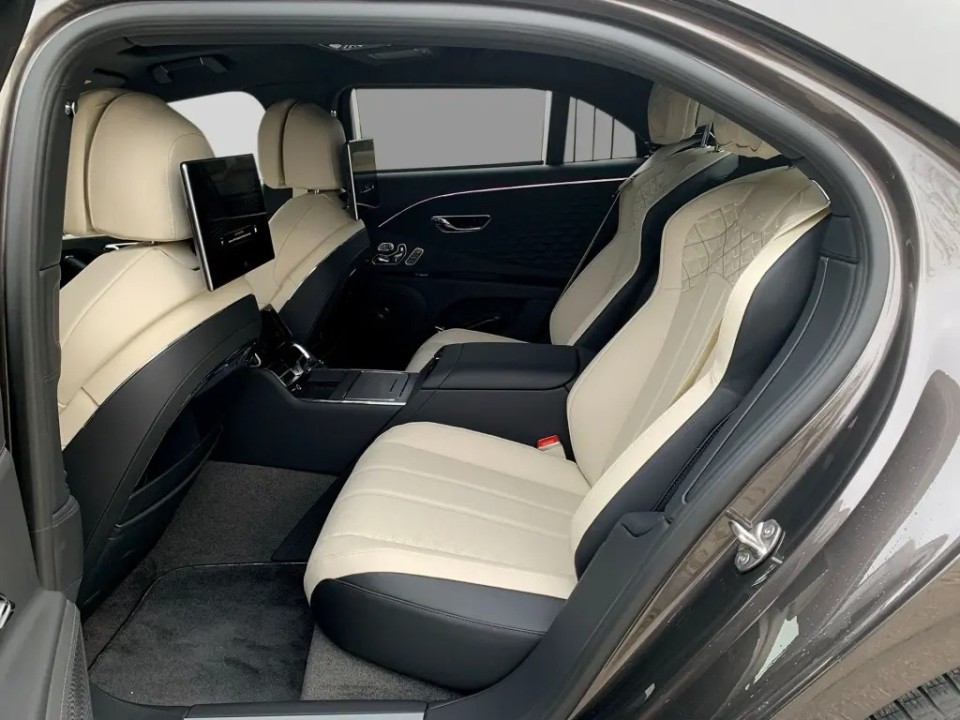 Bentley Flying Spur Mulliner V8 Hybrid - foto 24