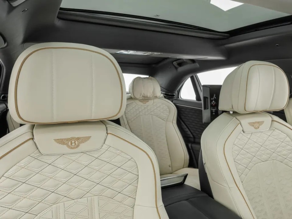 Bentley Flying Spur Mulliner V8 Hybrid - foto 22