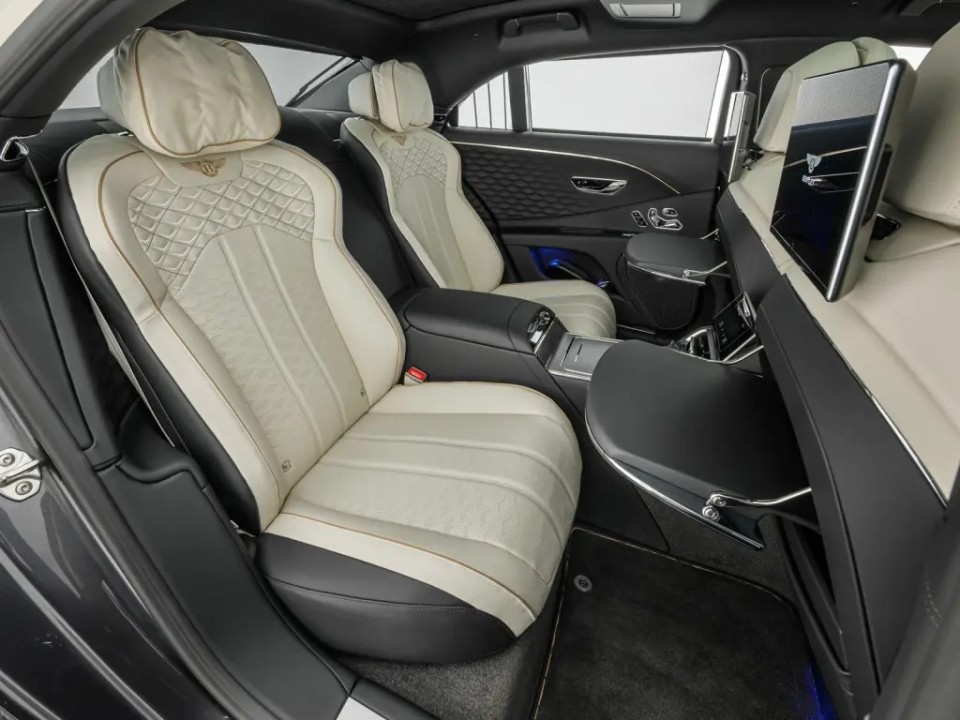 Bentley Flying Spur Mulliner V8 Hybrid - foto 24