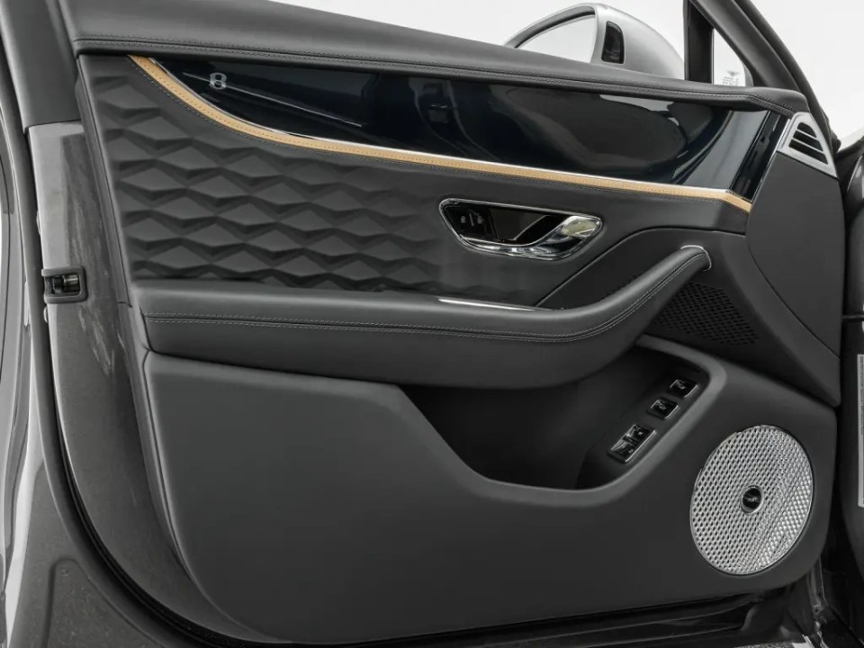 Bentley Flying Spur Mulliner V8 Hybrid - foto 27