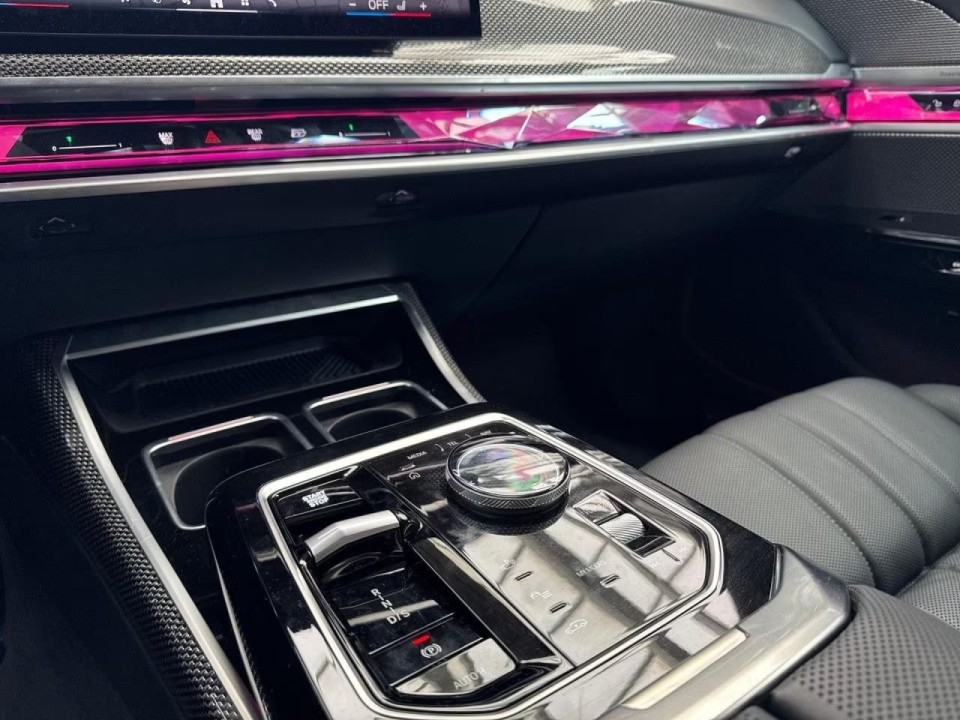 BMW Seria 7 xDrive750e M-Sport - foto 10