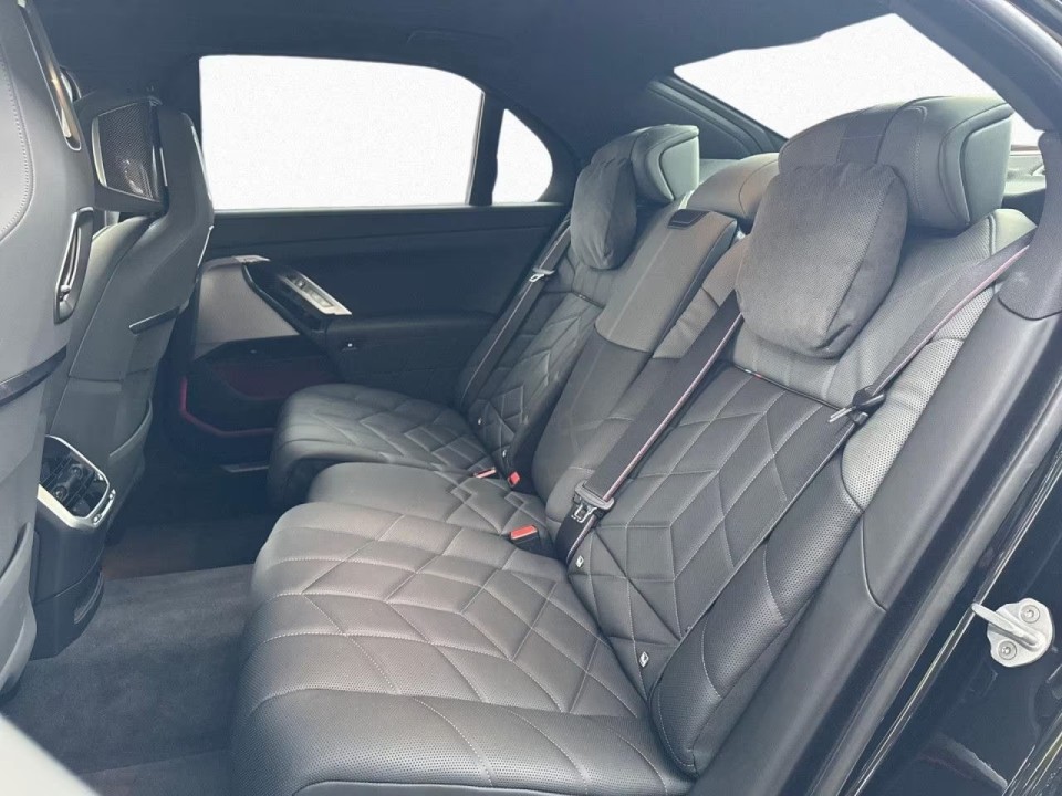 BMW Seria 7 xDrive750e M-Sport - foto 11