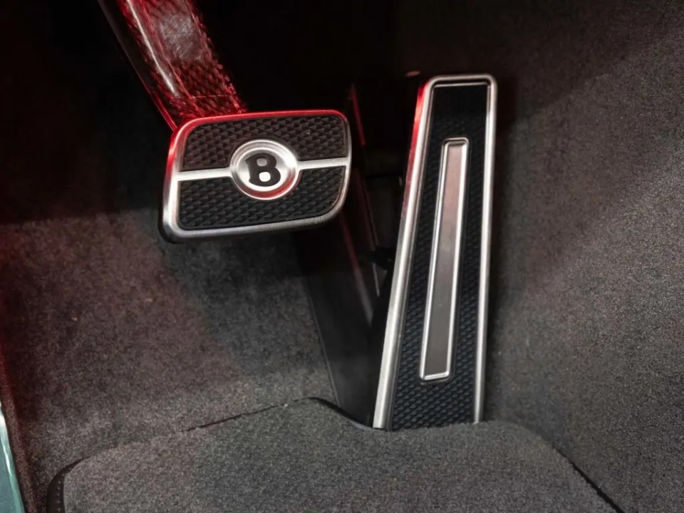 Bentley Flying Spur Speed V8 Hybrid - foto 28