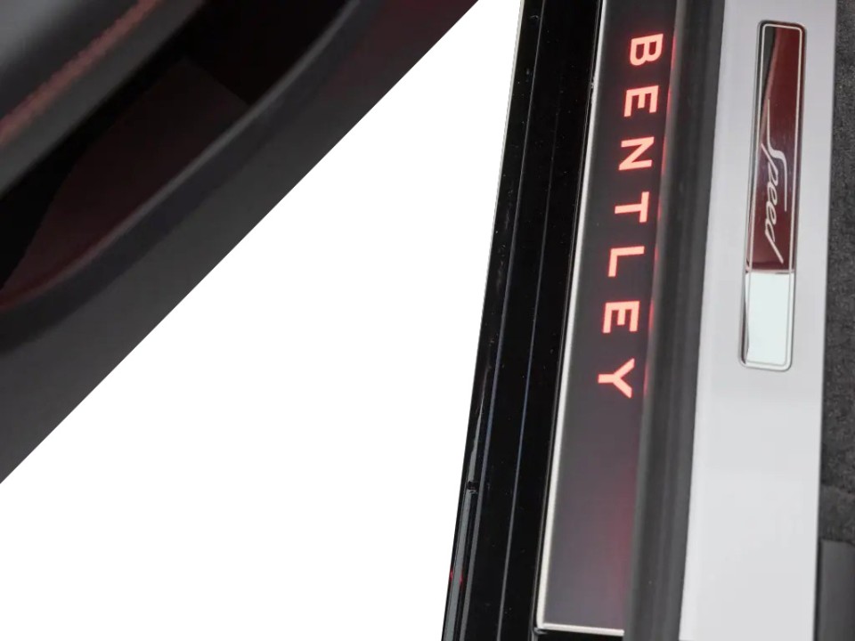 Bentley Flying Spur Speed V8 Hybrid - foto 27