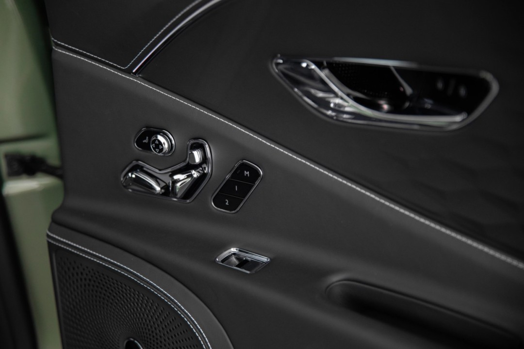 Bentley Flying Spur Speed V8 Hybrid - foto 28