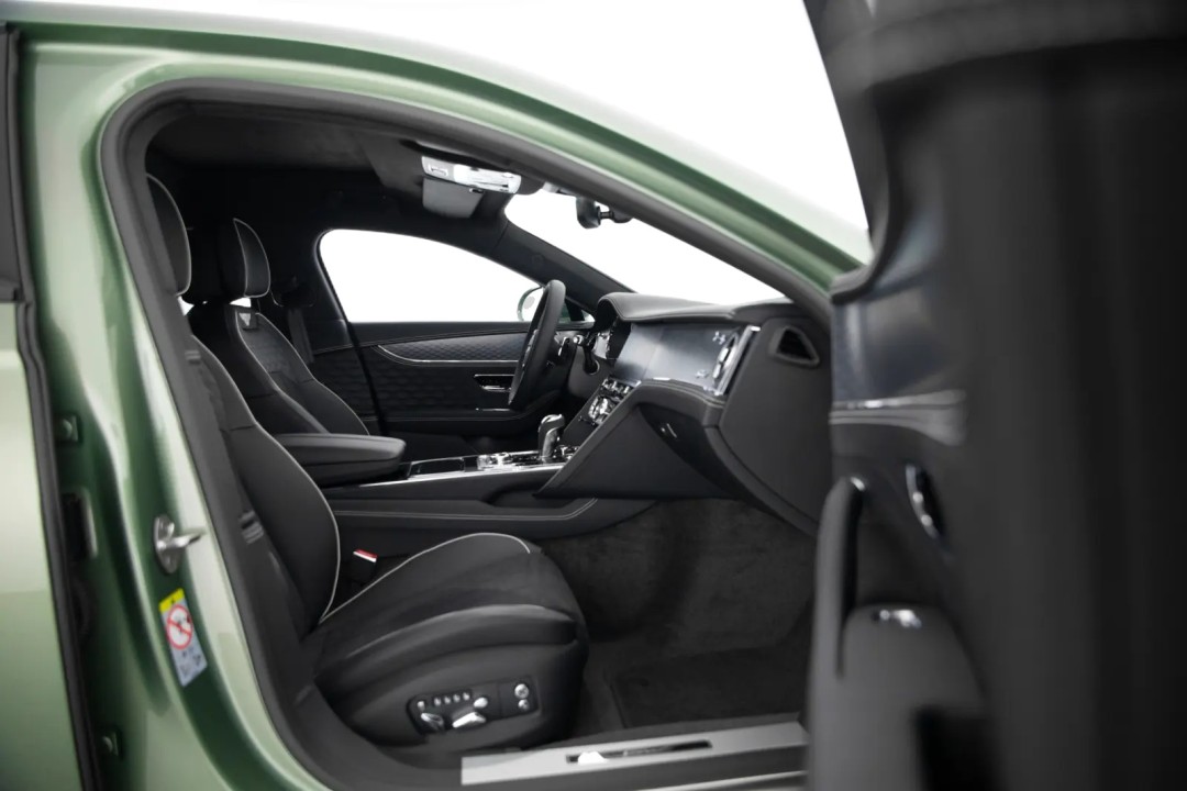 Bentley Flying Spur Speed V8 Hybrid - foto 18