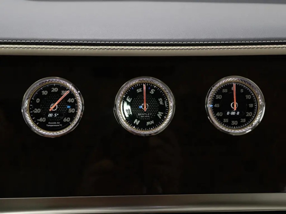 Bentley Flying Spur Speed V8 Hybrid - foto 12