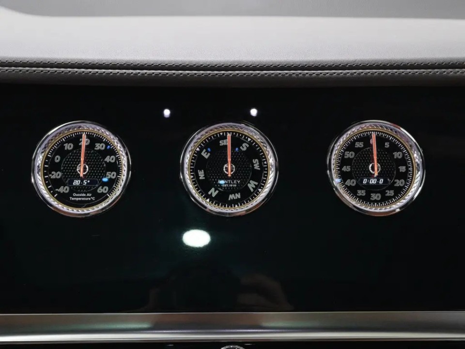 Bentley Flying Spur Mulliner V8 Hybrid - foto 12