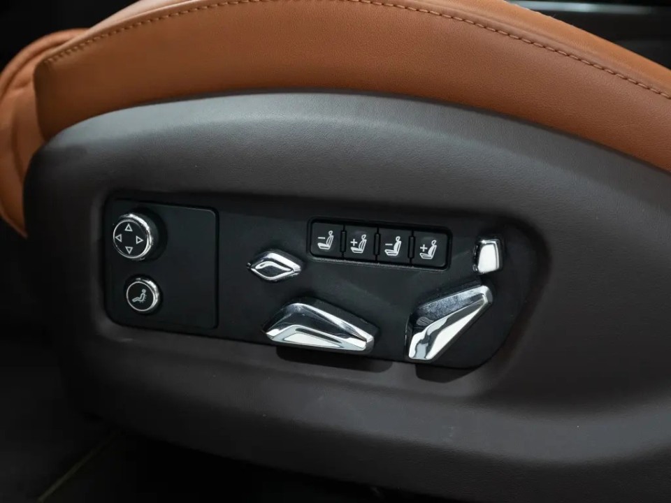 Bentley Flying Spur Mulliner V8 Hybrid - foto 18