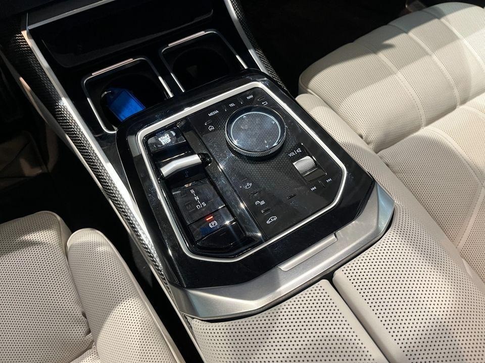 BMW Seria 7 750e xDrive M-Sport - foto 21