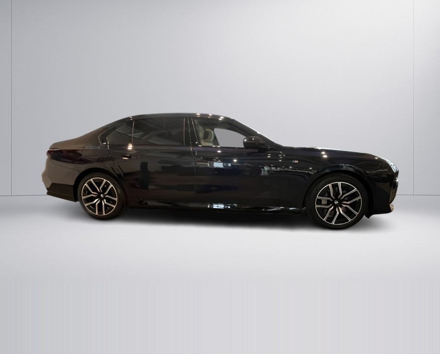 BMW Seria 7 750e xDrive M-Sport (2)
