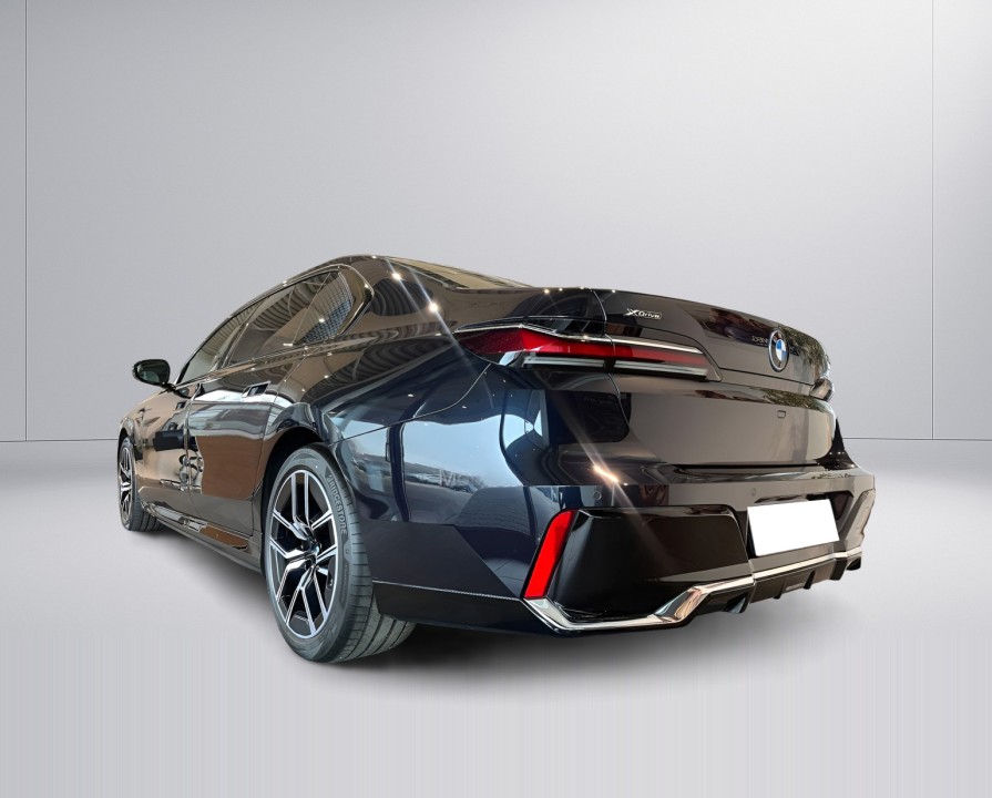 BMW Seria 7 750e xDrive M-Sport (5)