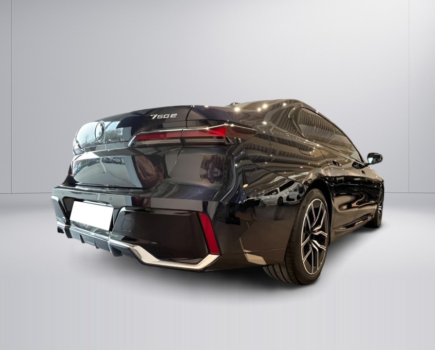 BMW Seria 7 750e xDrive M-Sport (4)