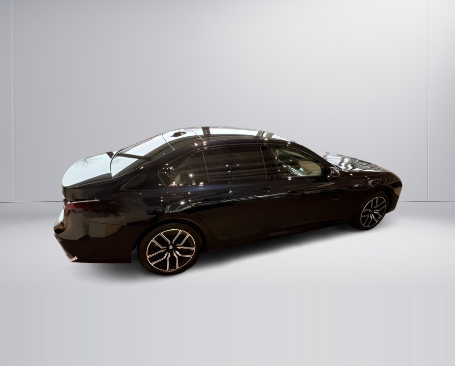 BMW Seria 7 750e xDrive M-Sport (3)