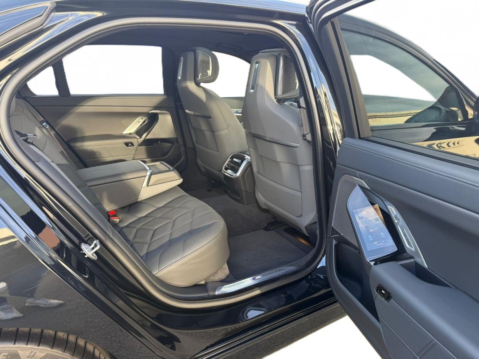 BMW Seria 7 750e xDrive M-Sport - foto 11