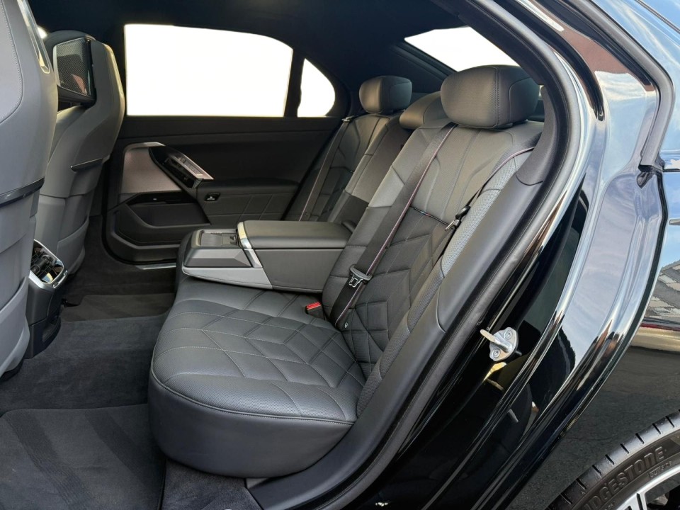 BMW Seria 7 750e xDrive M-Sport - foto 9