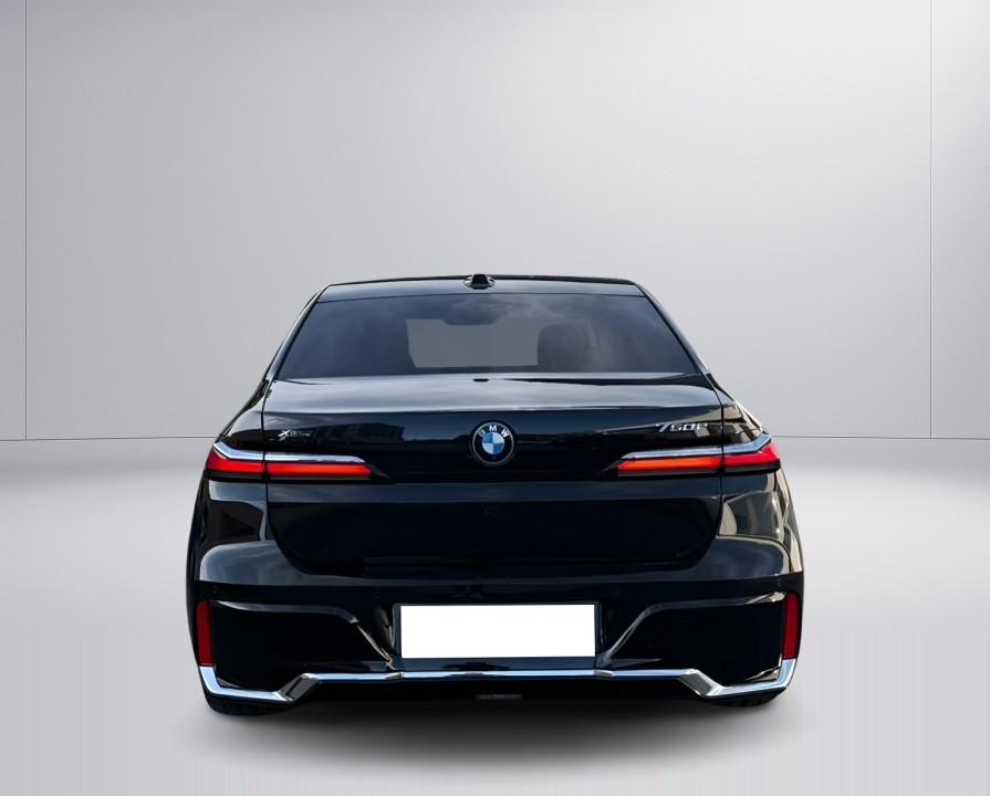 BMW Seria 7 750e xDrive M-Sport (3)