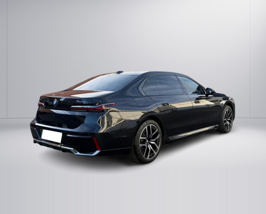 BMW Seria 7 750e xDrive M-Sport (4)