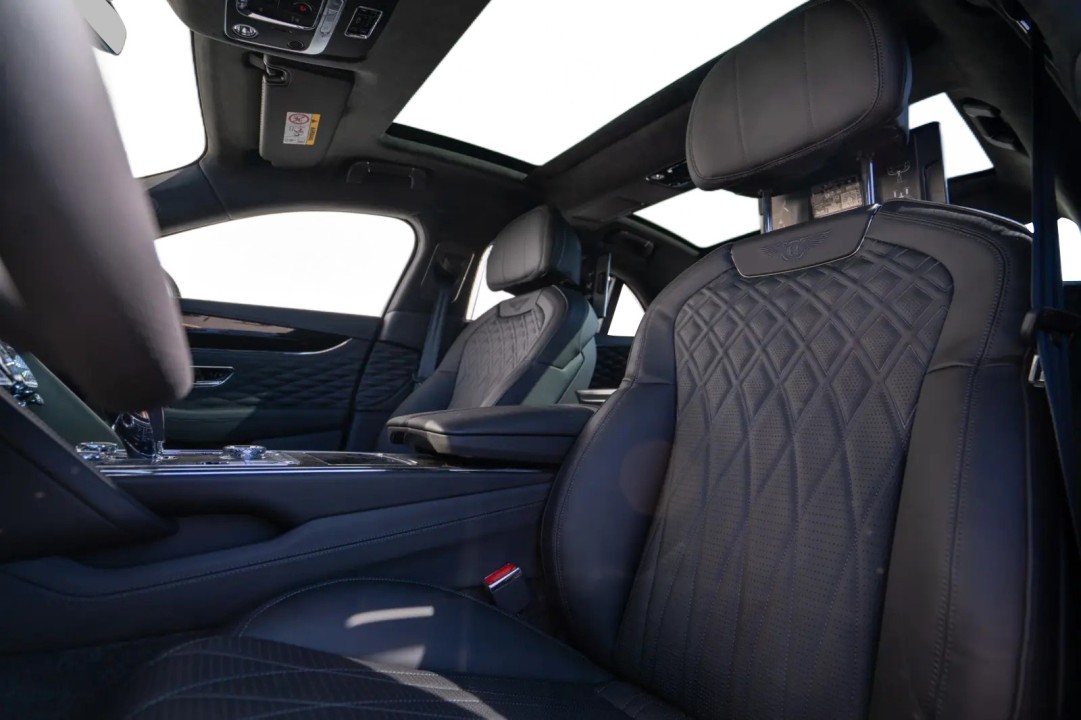 Bentley Flying Spur Azure V8 - foto 10