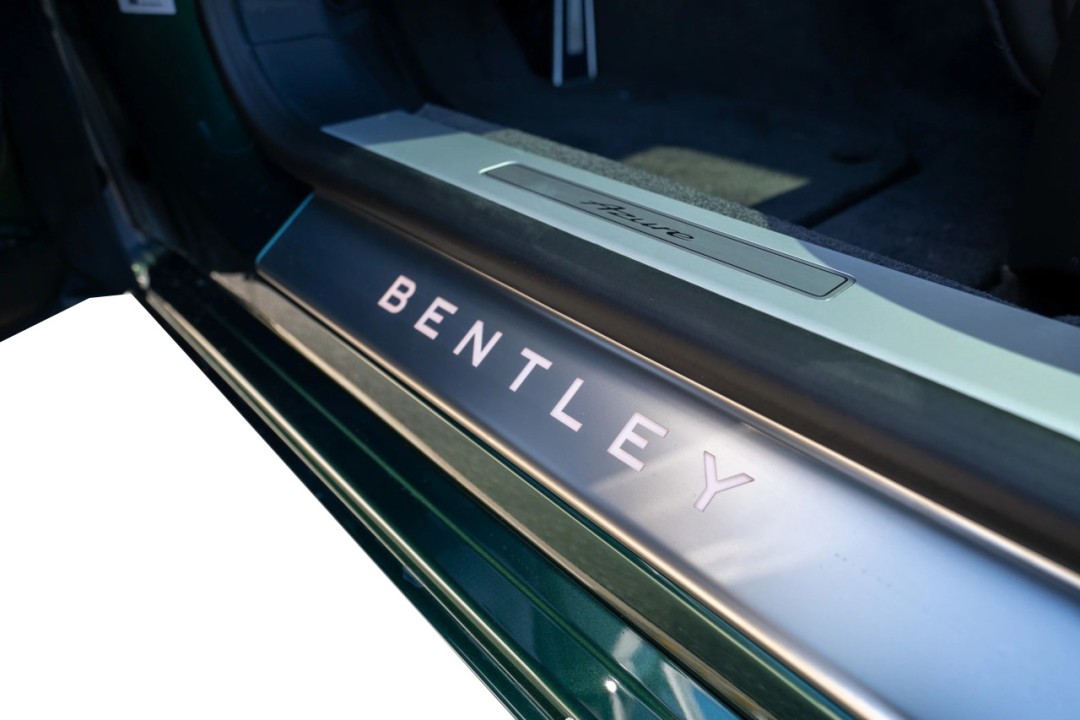 Bentley Flying Spur Azure V8 - foto 21