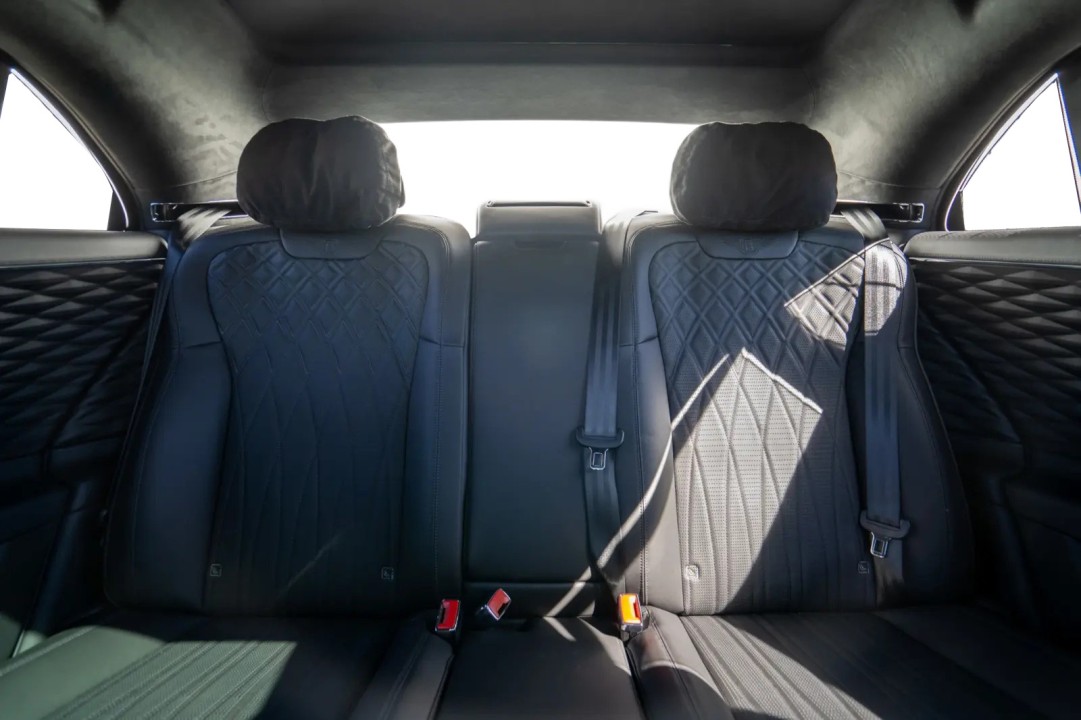 Bentley Flying Spur Azure V8 - foto 11