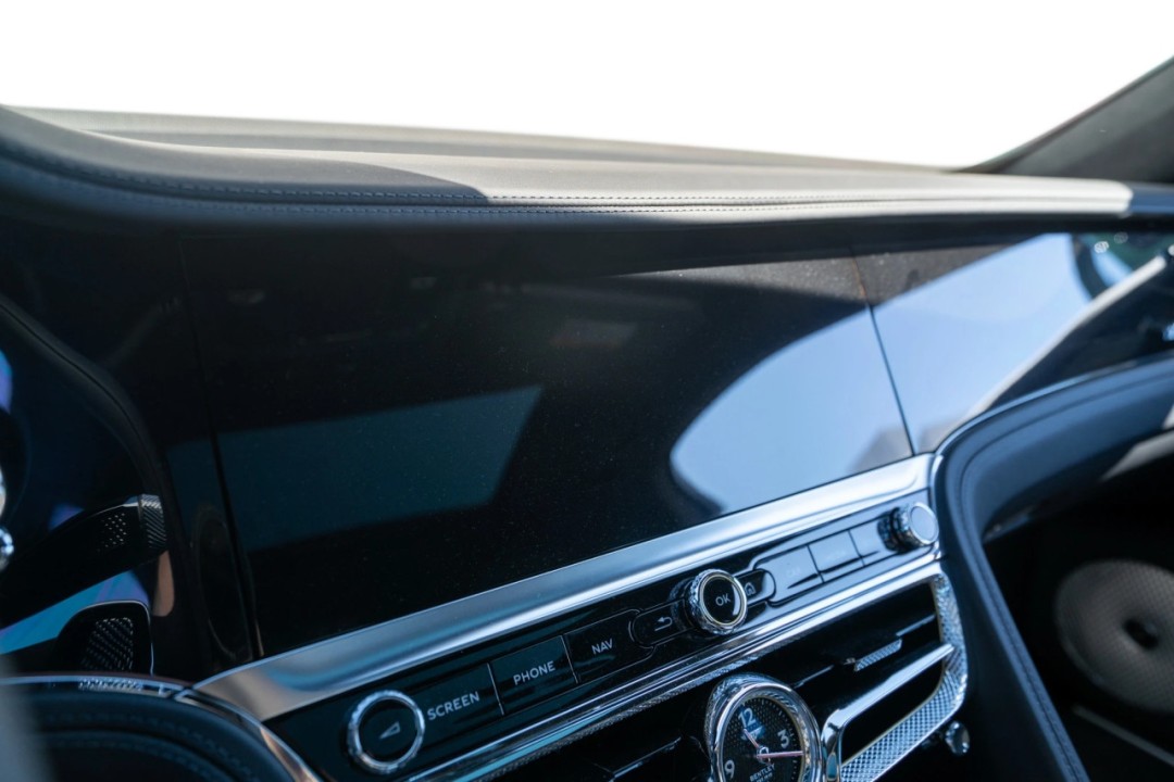 Bentley Flying Spur Azure V8 - foto 20