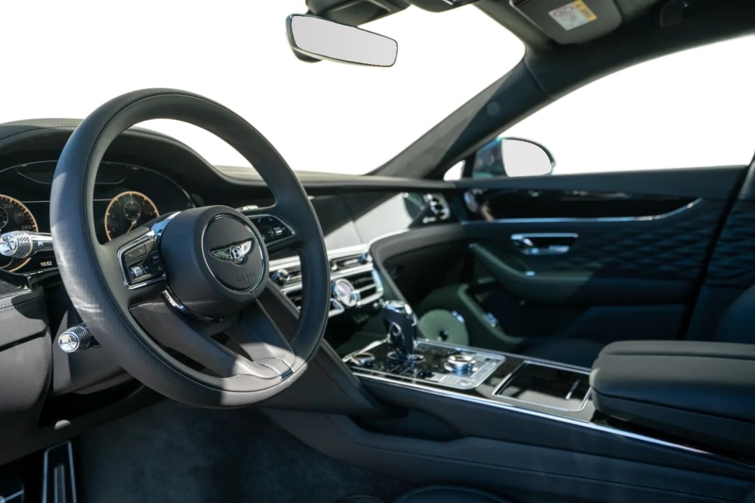 Bentley Flying Spur Azure V8 - foto 13