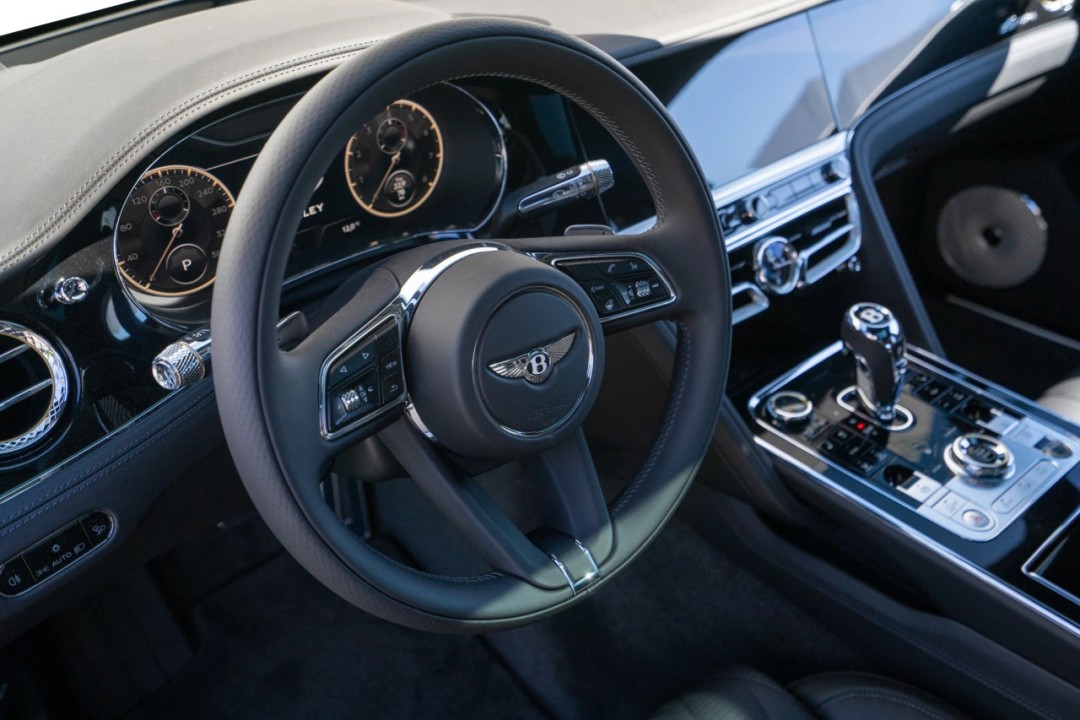 Bentley Flying Spur Azure V8 - foto 26