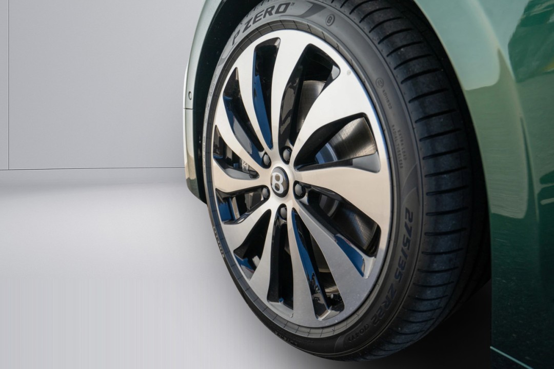 Bentley Flying Spur Azure V8 - foto 29