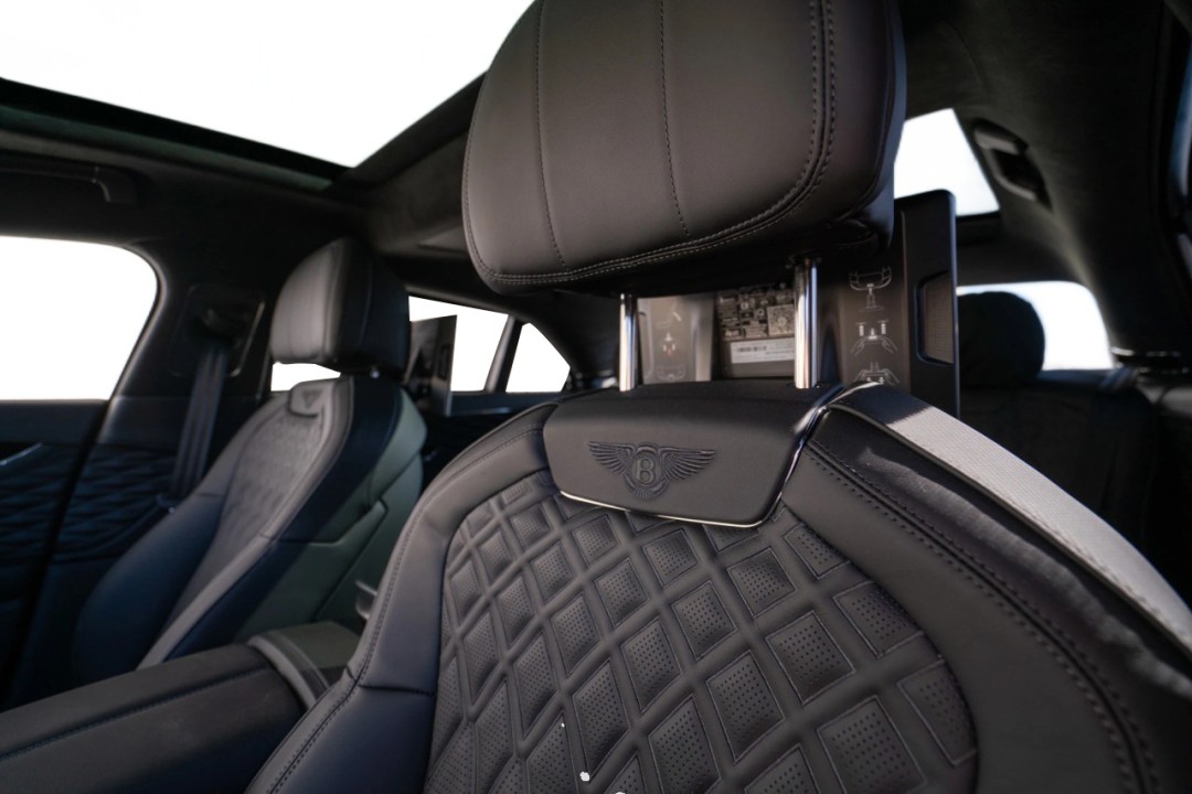 Bentley Flying Spur Azure V8 - foto 12