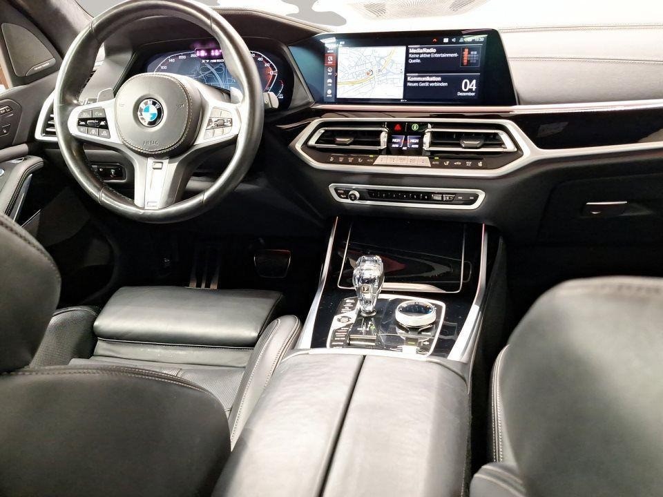 BMW X7 M50i (4)