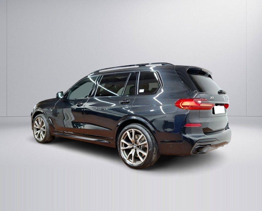 BMW X7 M50i (3)